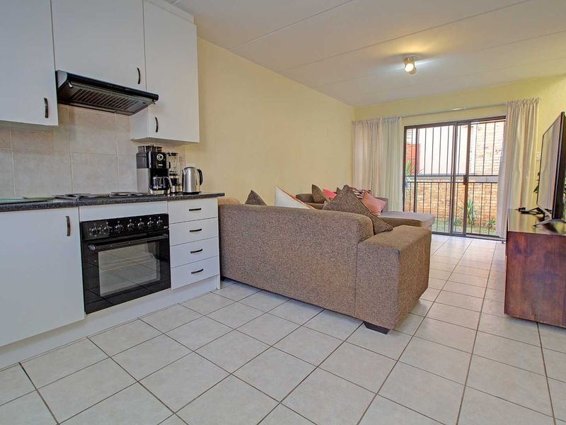 Convenience & Quality Living in Ideal Location! - Photo 9