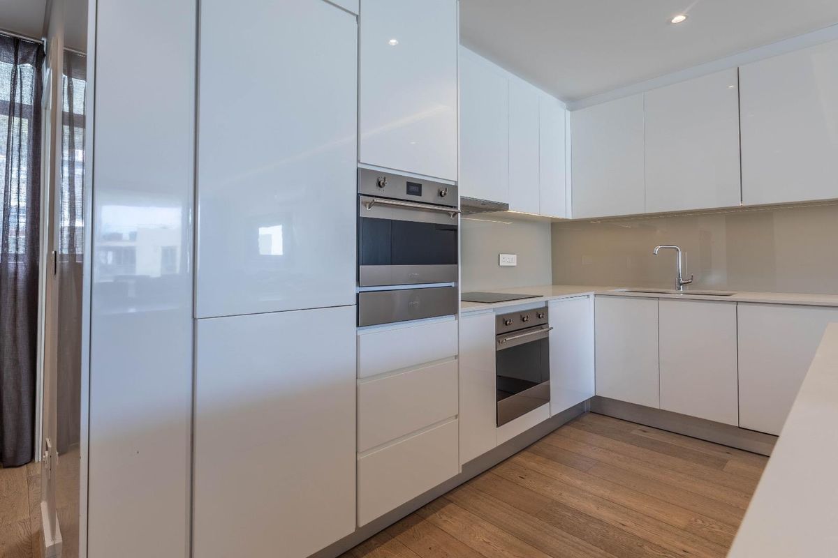 Airbnb Friendly, Two Bedroom Apartment: Prime Location, Modern Design - Photo 5