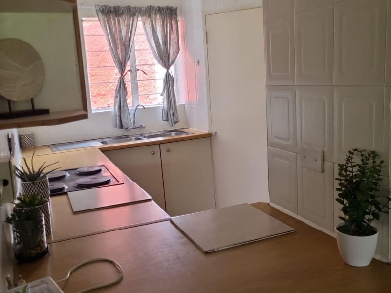 A perfect groundfloor unit - Photo 6