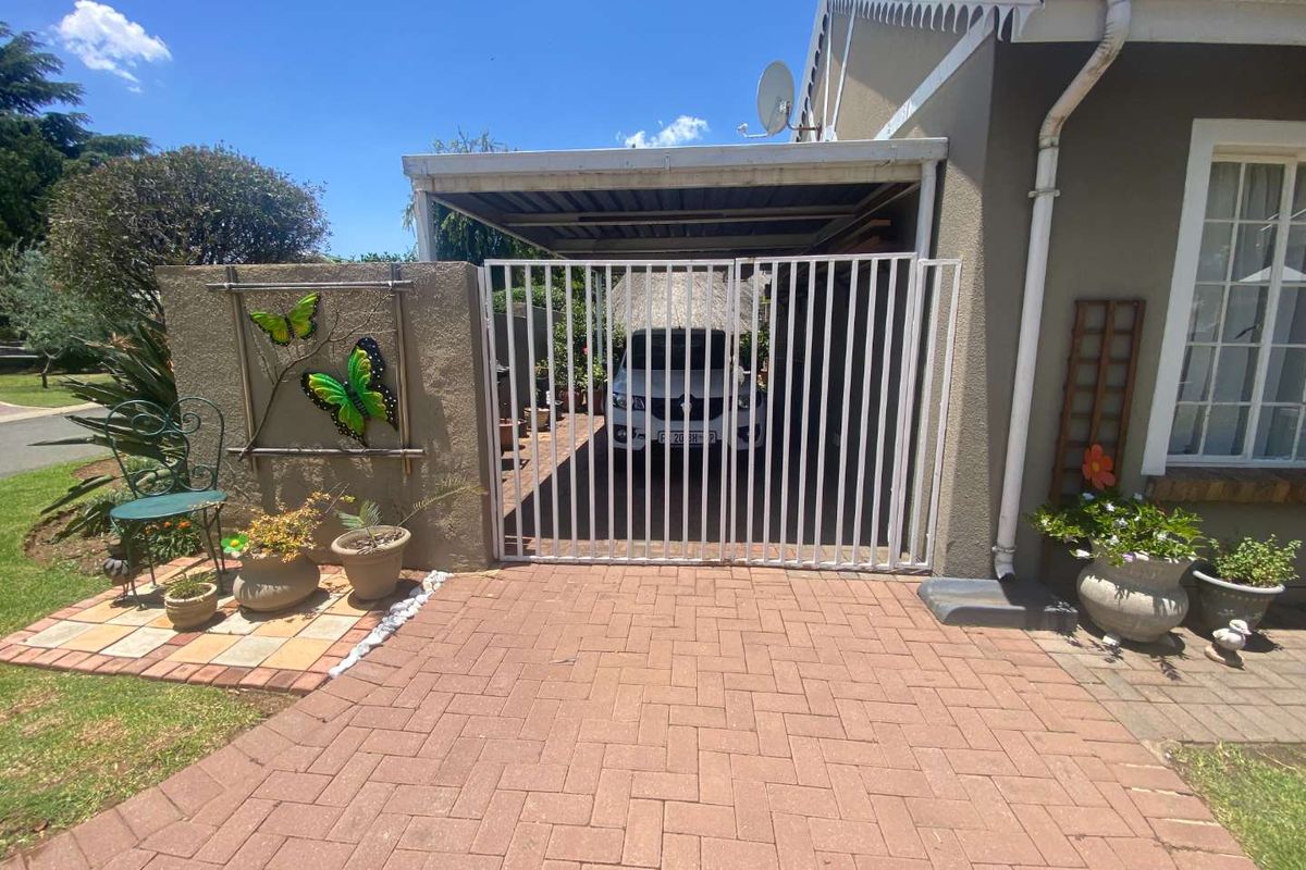 Looking for Estate Living? - Photo 3