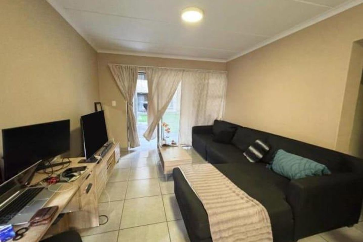 A GROUND FLOOR APARTMENT - Photo 4