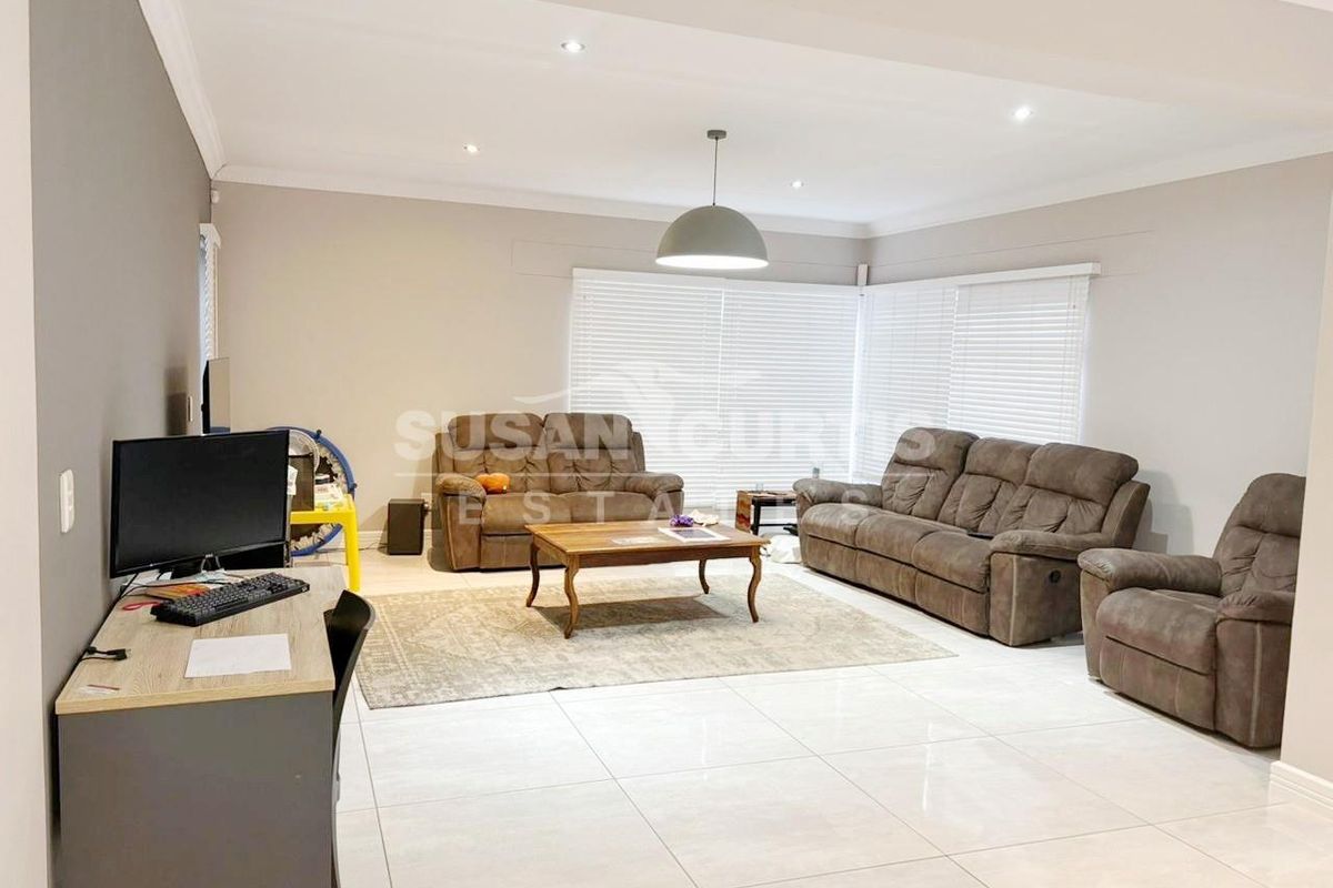 Family Home - Photo 3