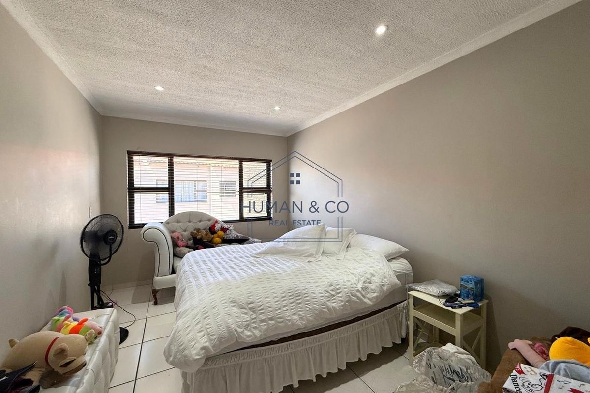 Modern 3-bedroom Townhouse in town center; Walvis Bay - Photo 2