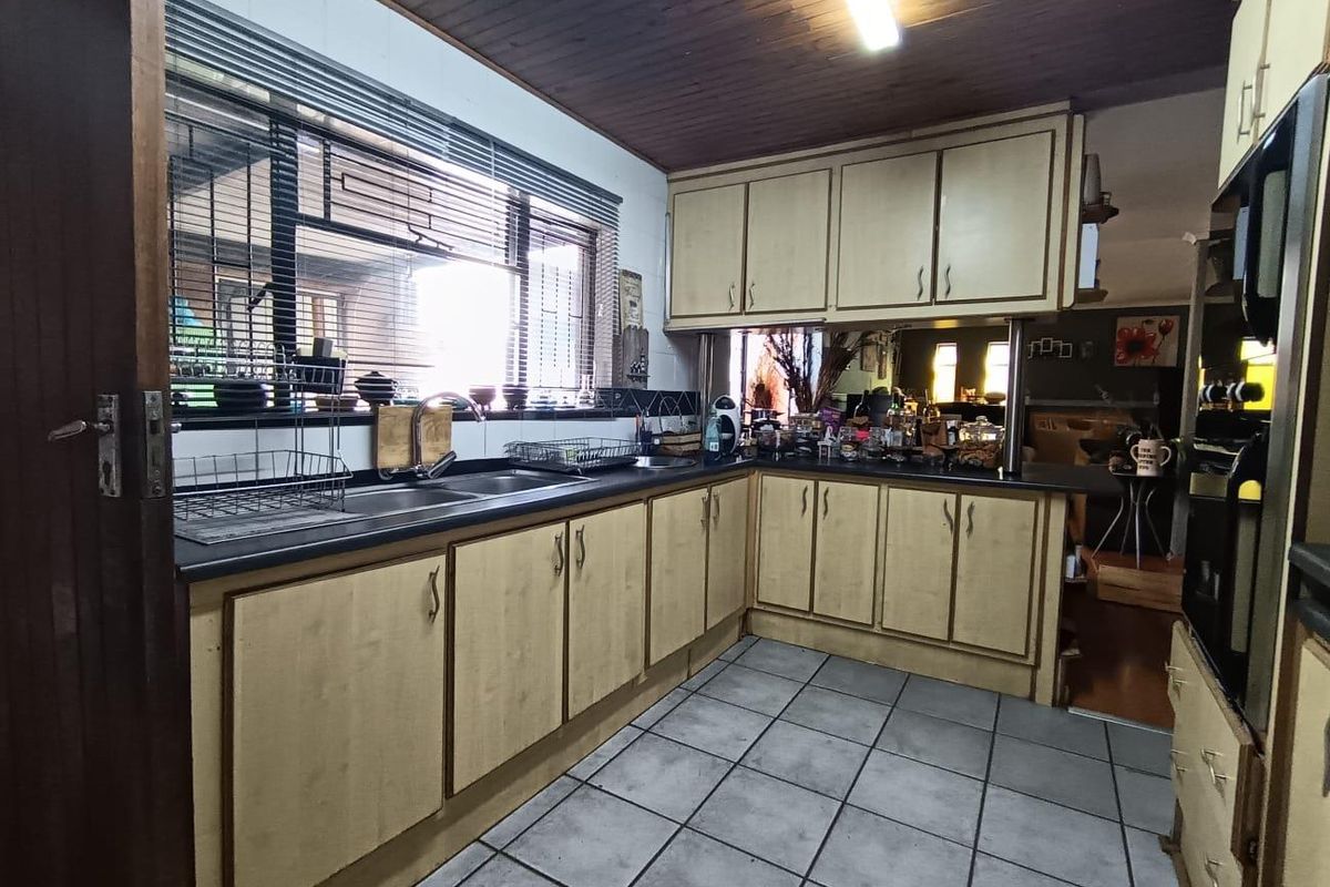 Stunning 3-Bedroom Home with Private Jacuzzi in Fauna - Photo 4