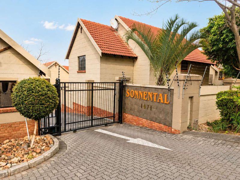 CHARMING 3 BEDROOM TOWNHOUSE FOR SALE IN A SECURE ESTATE – EQUESTRIA - Photo 6