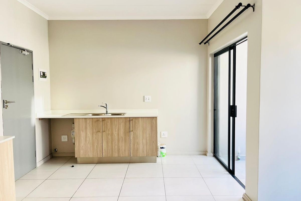 Stylish Midrand 1-Bed: Secure & Convenient - Photo 3
