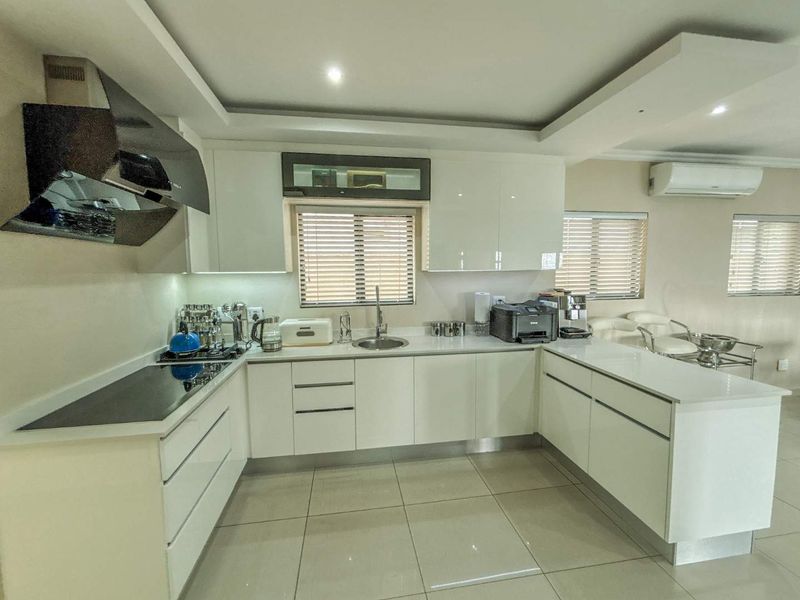 Stunning Family Home with Pool and Outdoor Entertaining - Photo 6