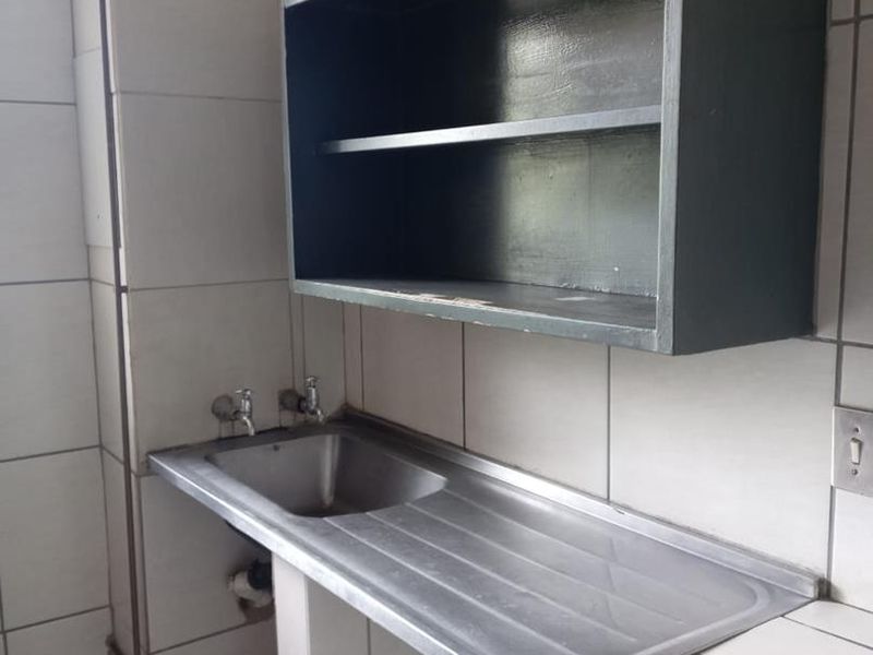 TWO BEDROOM FLAT AVAILA BLE IN SUNNYSIDE :IMMEDIIATELY. - Photo 3