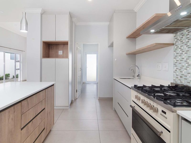 FAMILY HOME IN SAGEWOOD - Photo 5