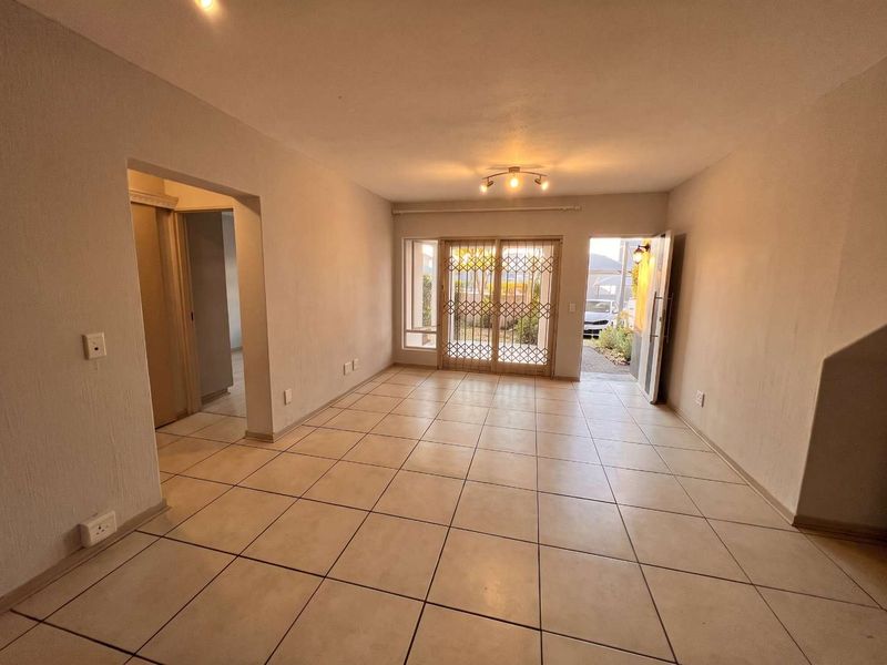 Beautiful Two Bedroom Garden Apartment in Broadacres - Photo 8