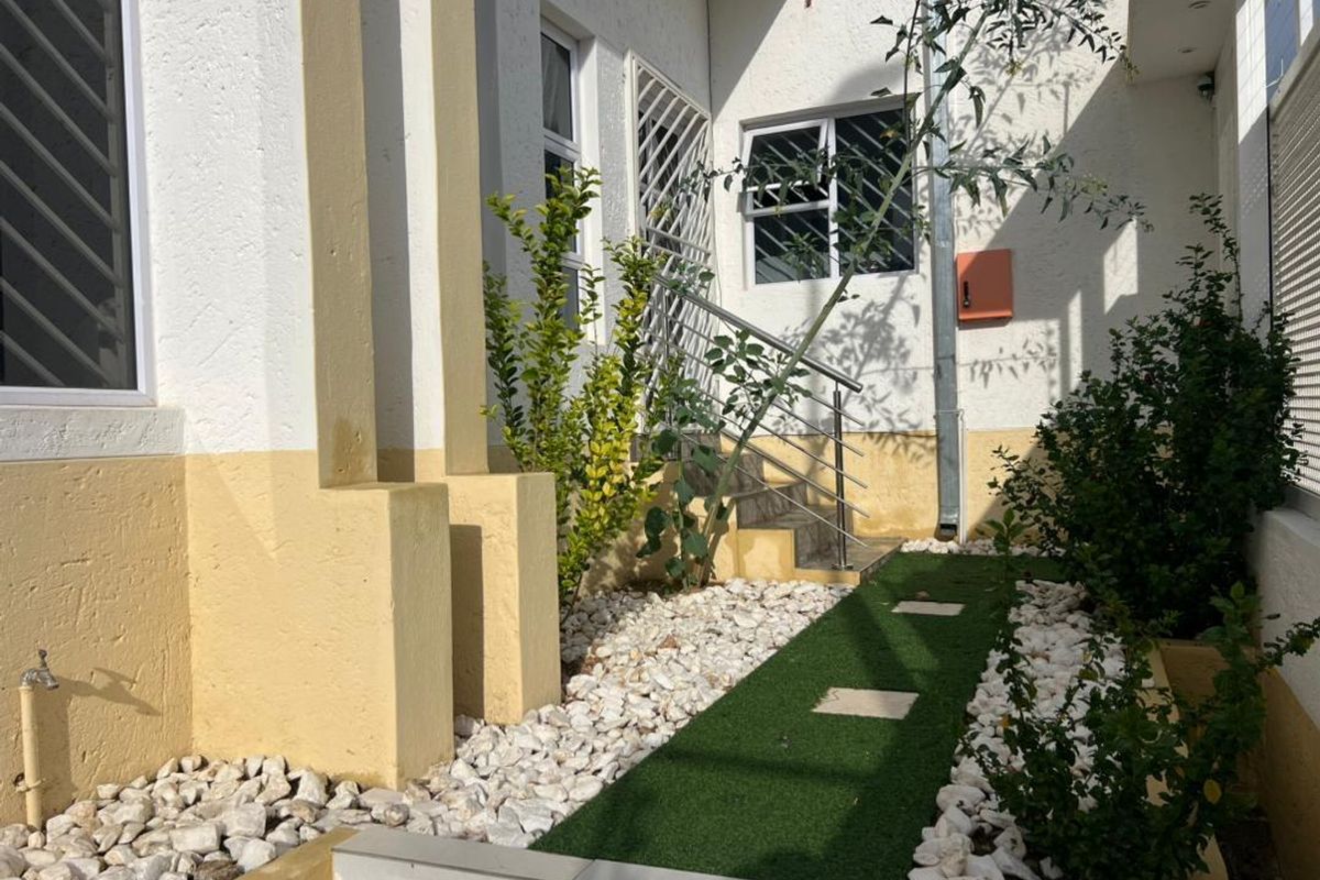 🏡 Luxury 4 Bedroom  House For Sale – Khomasdal 16 - Photo 5