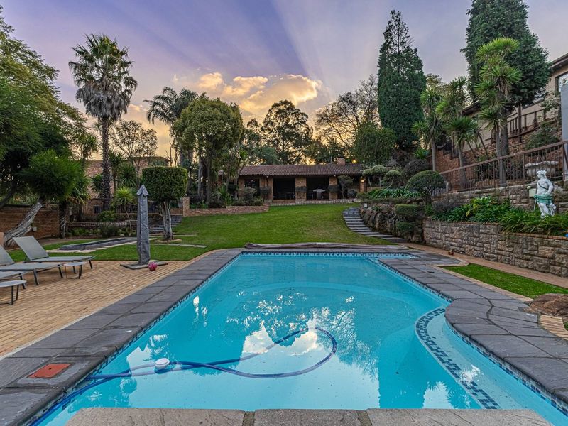 Luxury Family Home with Spectacular Panoramic Views in Glenvista - Photo 7