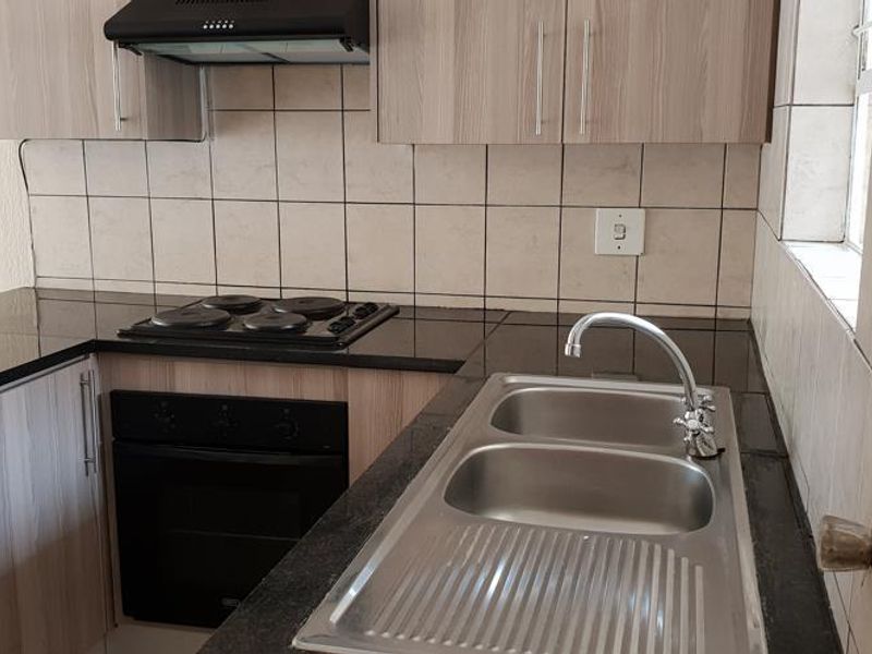 3 Bedroom Townhouse  in Vorna Valley - Photo 4