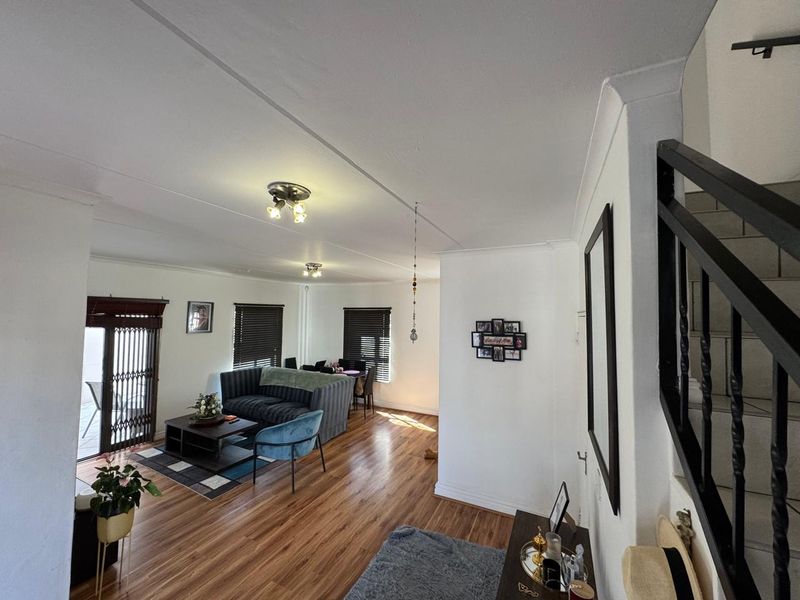 Exceptionally Neat Double-Storey Home in the Heart of Royal Ascot - Photo 8