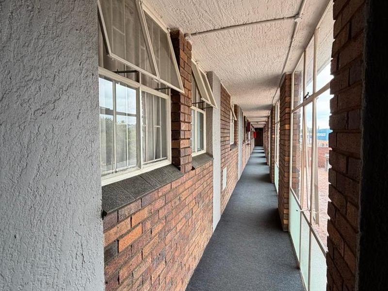 Spacious 3-Bedroom Apartment in Rietfontein for Sale - Photo 6