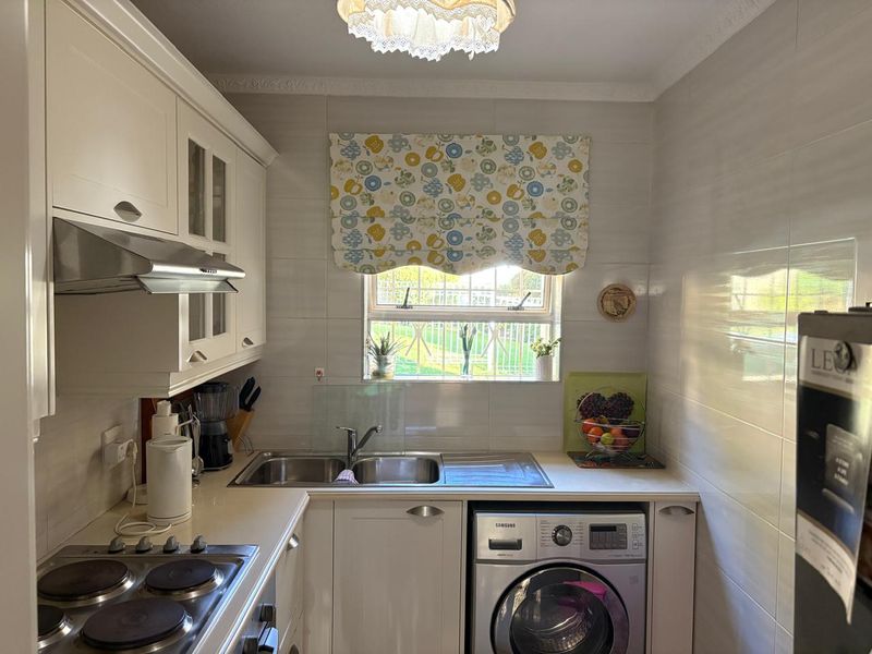 Renovated Garden Apartment in Prime Morningside Position - Photo 6