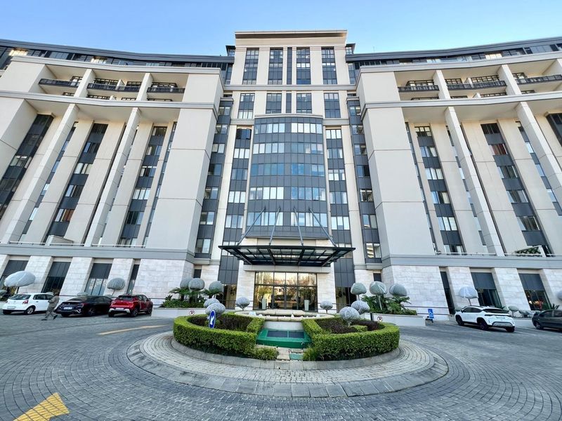 LUXURIOUS TWO BED APARTMENT IN THE EXCLUSIVE THE REGENT FOR RENTAL - Photo 1