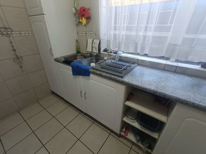 Spacious Duplex for Sale in Established Area of Lyttelton Manor - Photo 5