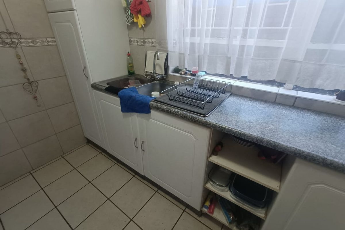 Spacious Duplex for Sale in Established Area of Lyttelton Manor - Photo 5