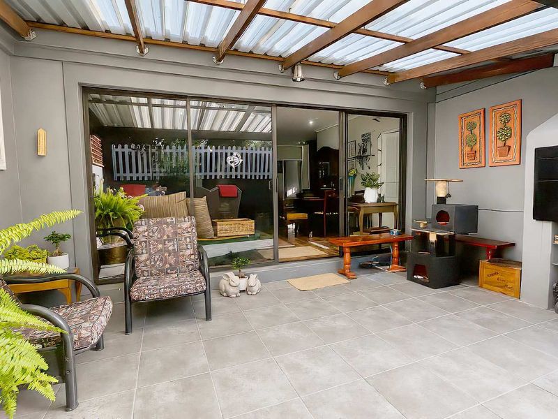 Fireplace Feels & Garden Dreams – A Stylish Hidden Gem - Photo 9