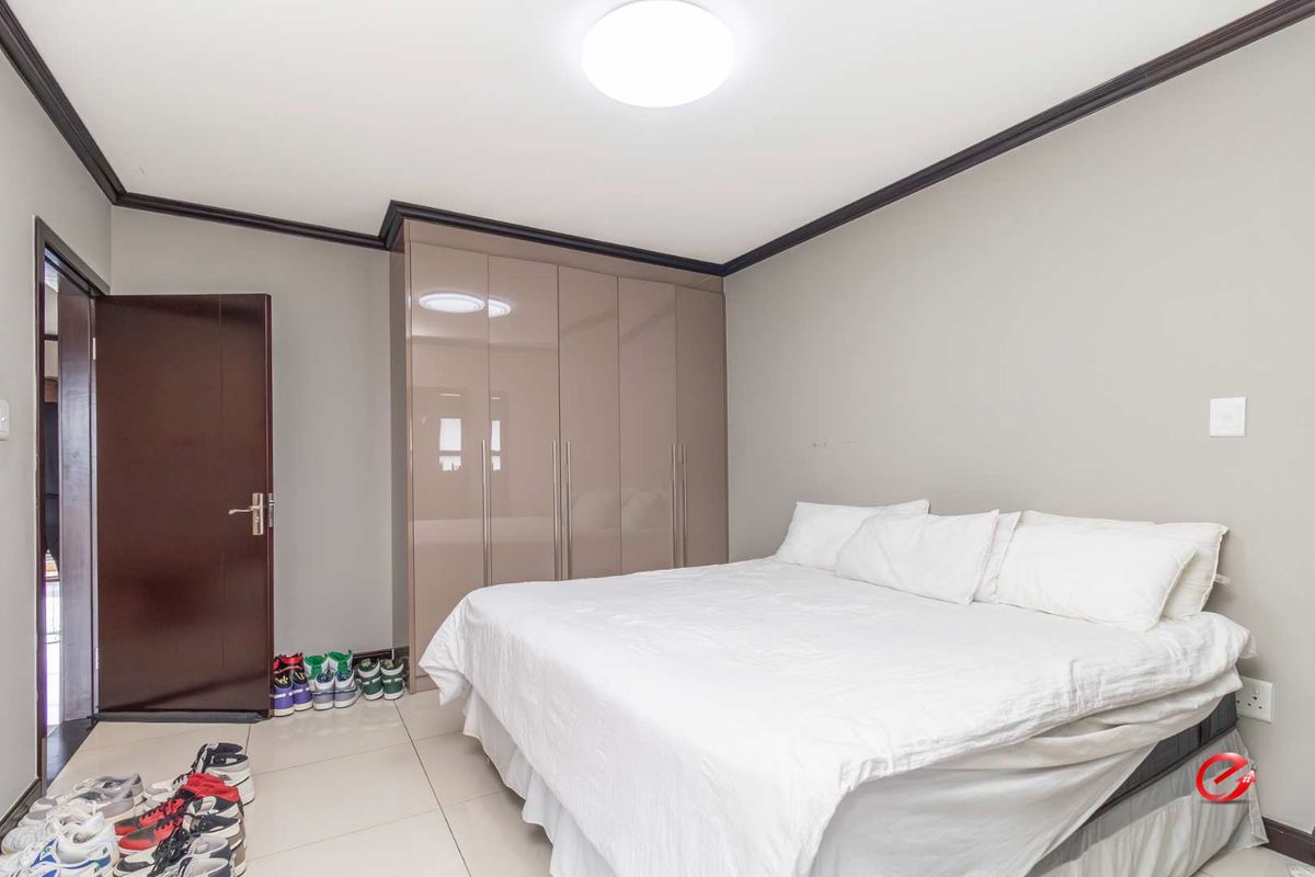 Luxury Apartment with Tenant in Prime Location - Photo 2
