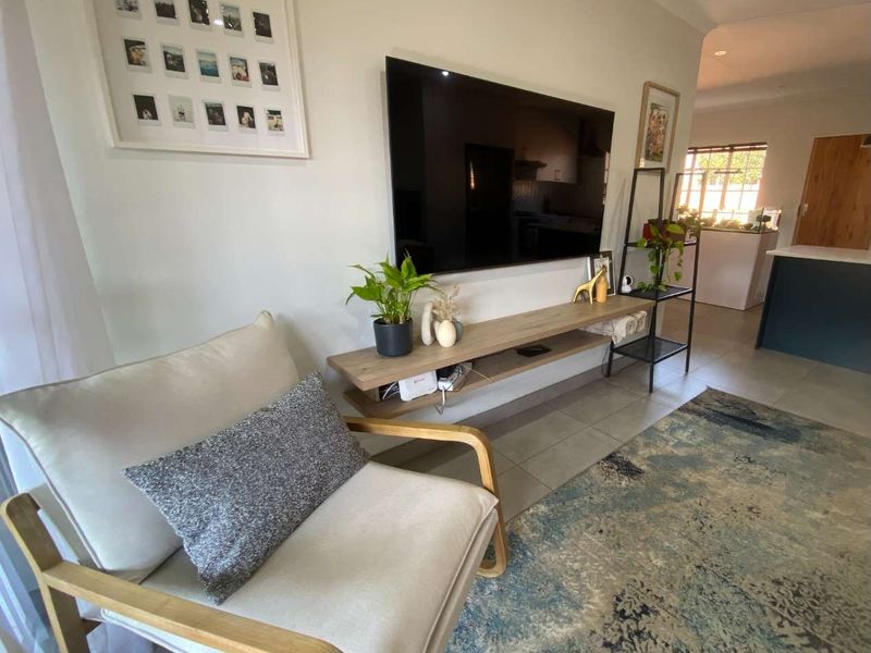2 Bedroom Townhouse for rent in Highveld Estate. - Photo 3
