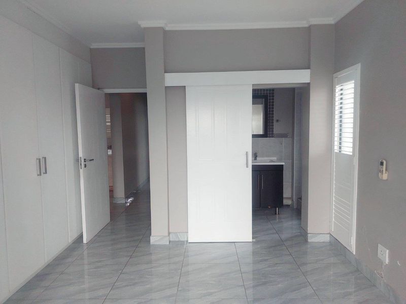 Modern Apartment For Rental in palm Lakes Estate - Photo 4