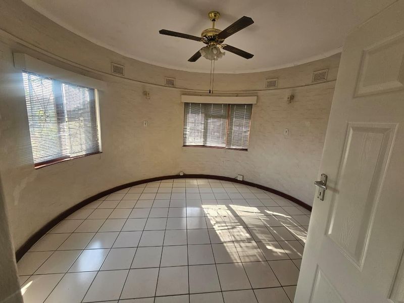 Welcome to a truly special home in the heart of the Bluff - a property filled with character, charm, and endless possibilities. - Photo 1