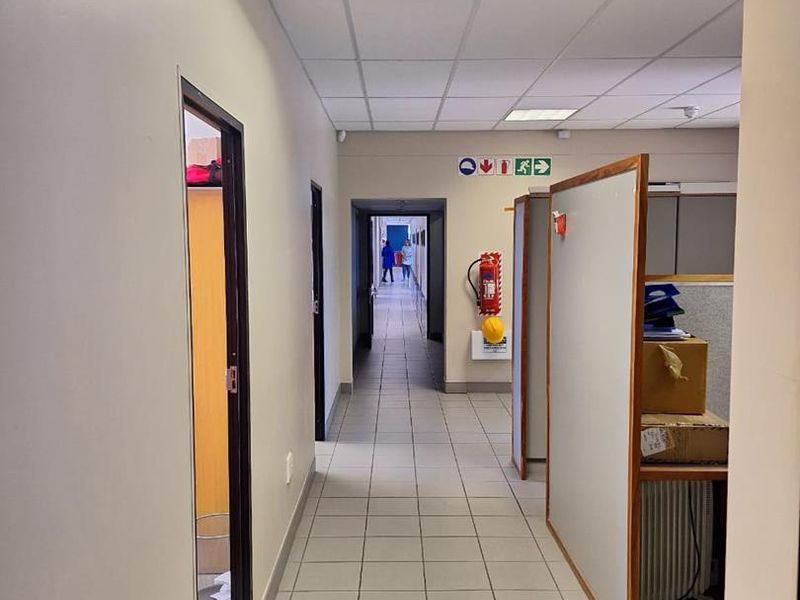 Office and Warehouse in best location Windhoek Central - Photo 8