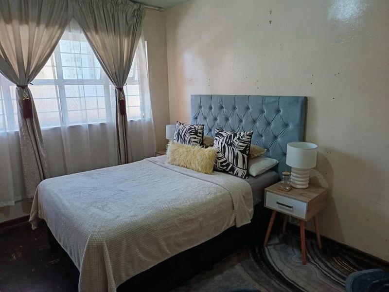 Well maintained secure 2 and half bedroom unit - Photo 9