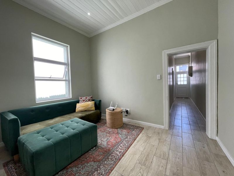 Newly Renovated Two-Bedroom Home - Photo 2