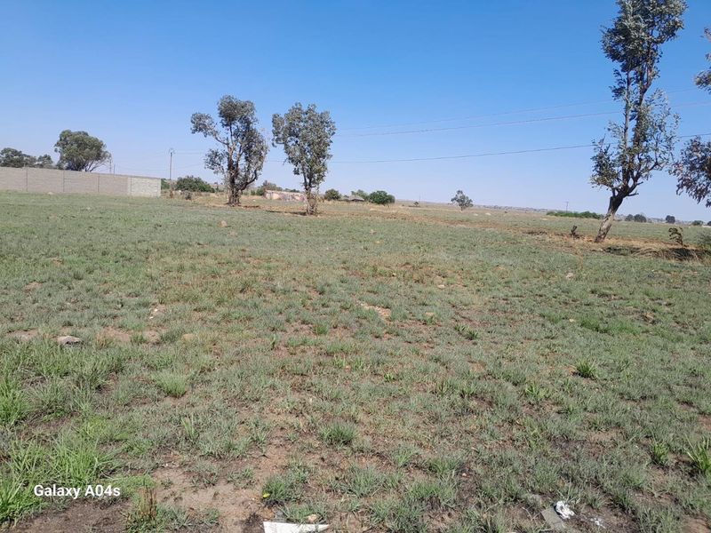 1 ha Vacant Land already walled on one side next to the main road - Photo 5