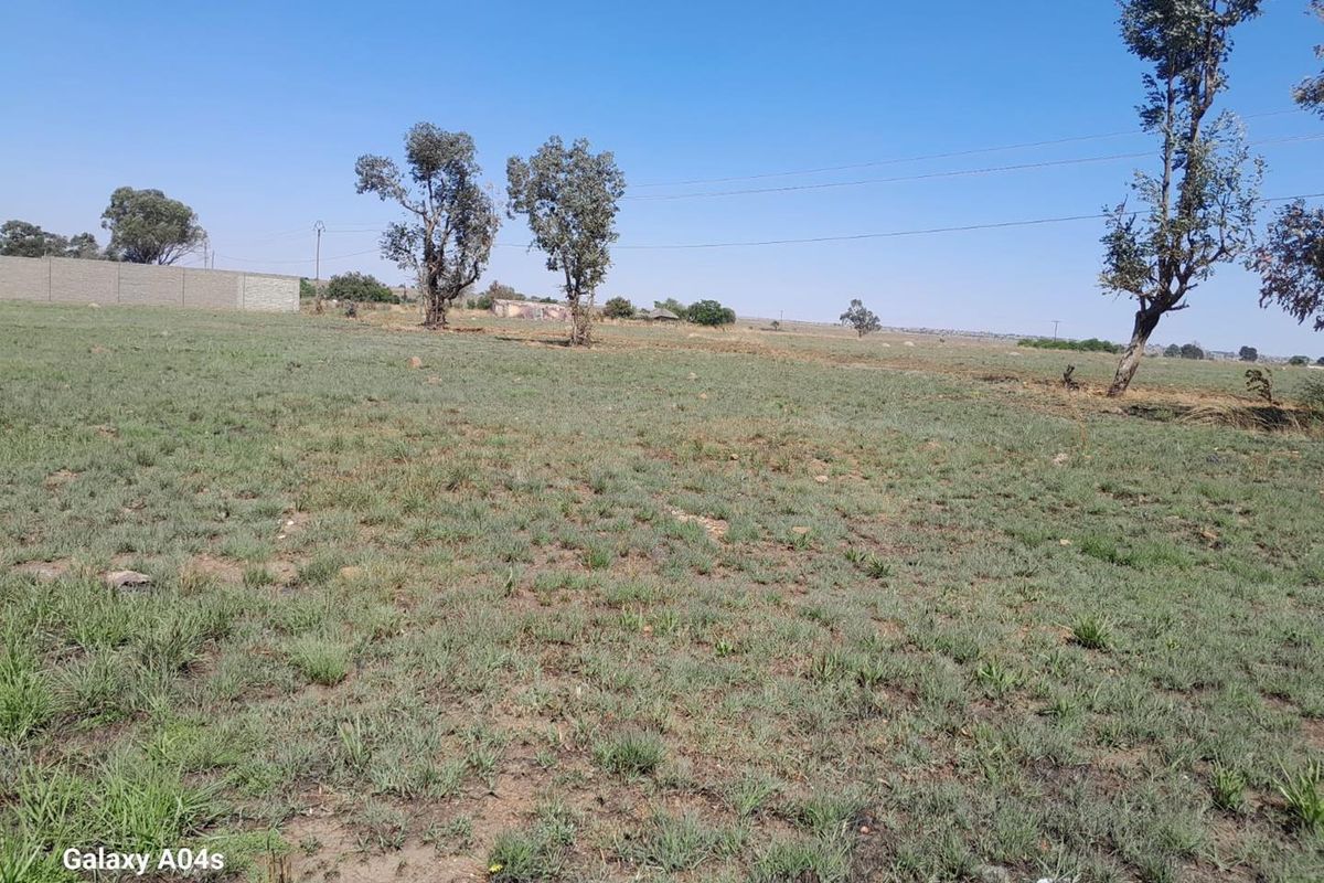 1 ha Vacant Land already walled on one side next to the main road - Photo 5