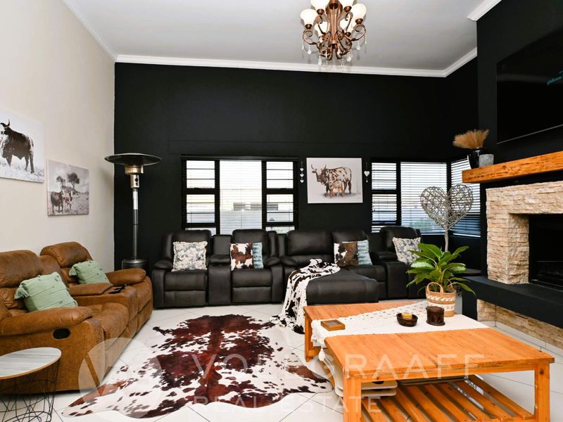 Four Bedroom Double-Storey House for Sale in Swakopmund Ext 15 - Photo 5