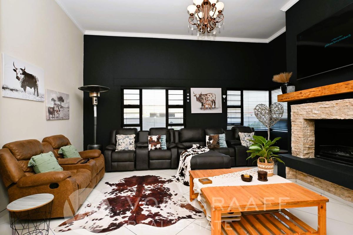 Four Bedroom Double-Storey House for Sale in Swakopmund Ext 15 - Photo 5