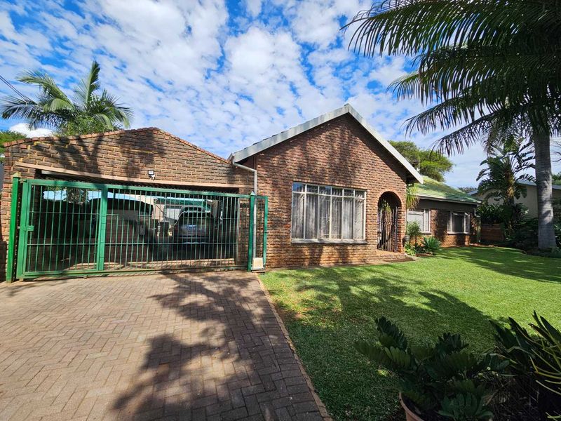 4 bedroom house with solar panels and swimming pool for sale - Photo 2