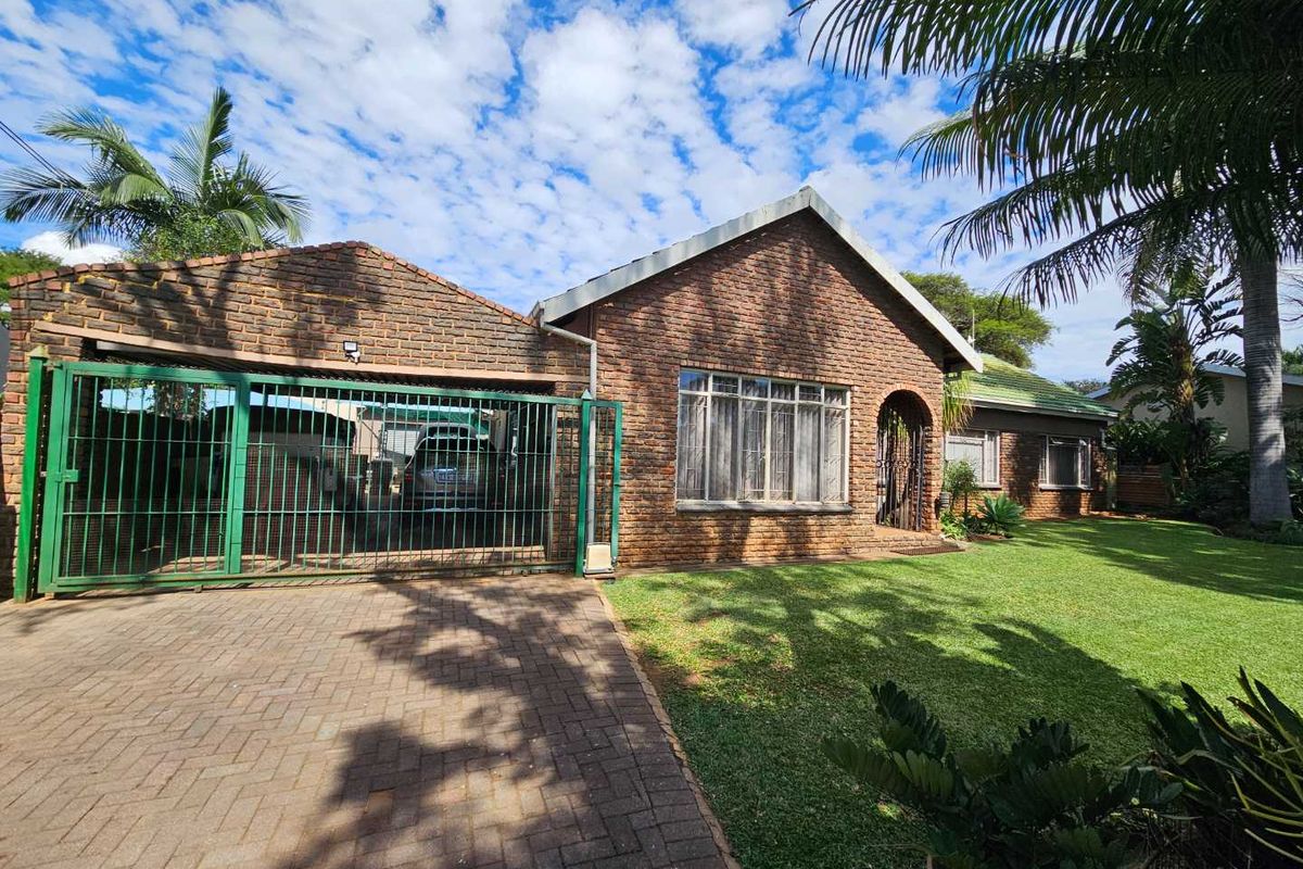 4 bedroom house with solar panels and swimming pool for sale - Photo 2