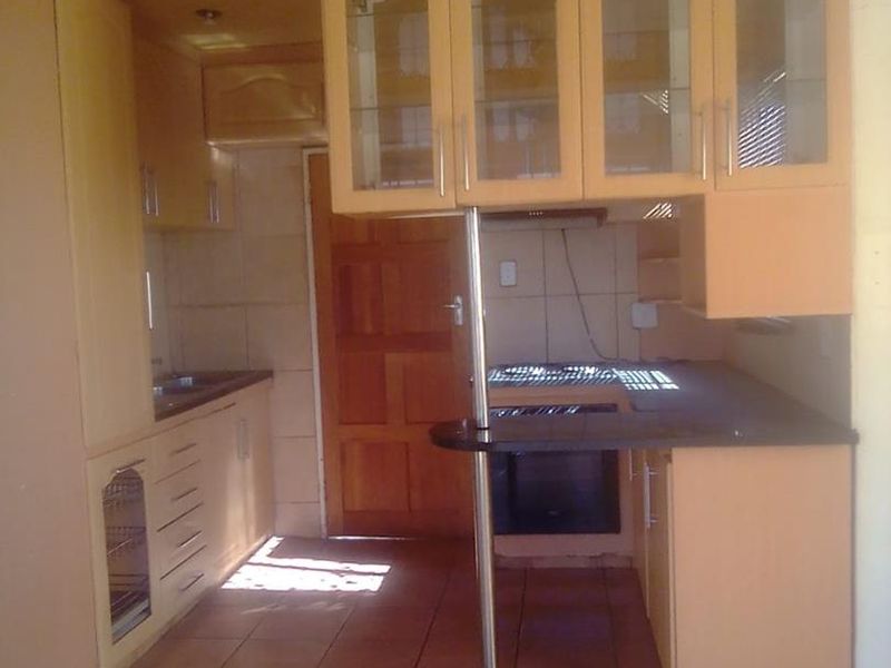 3 Bedroom House - Photo 3