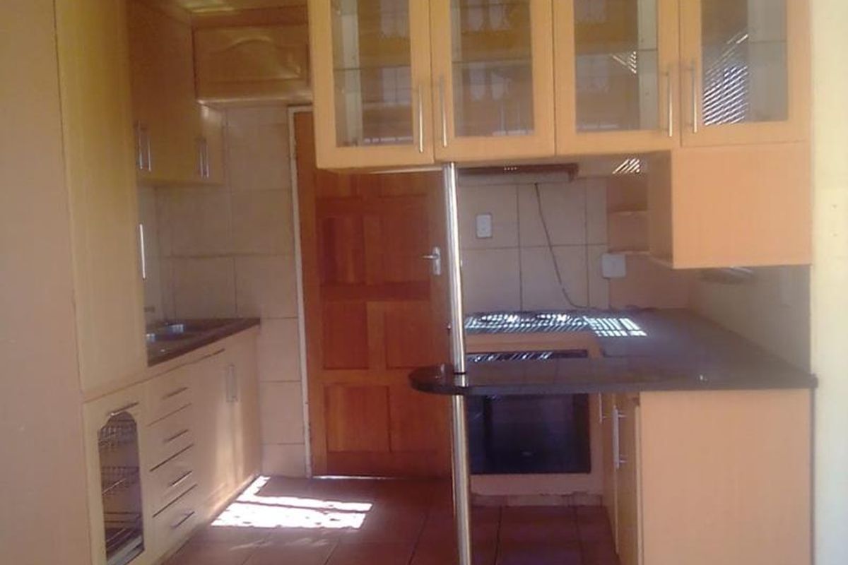 3 Bedroom House - Photo 3