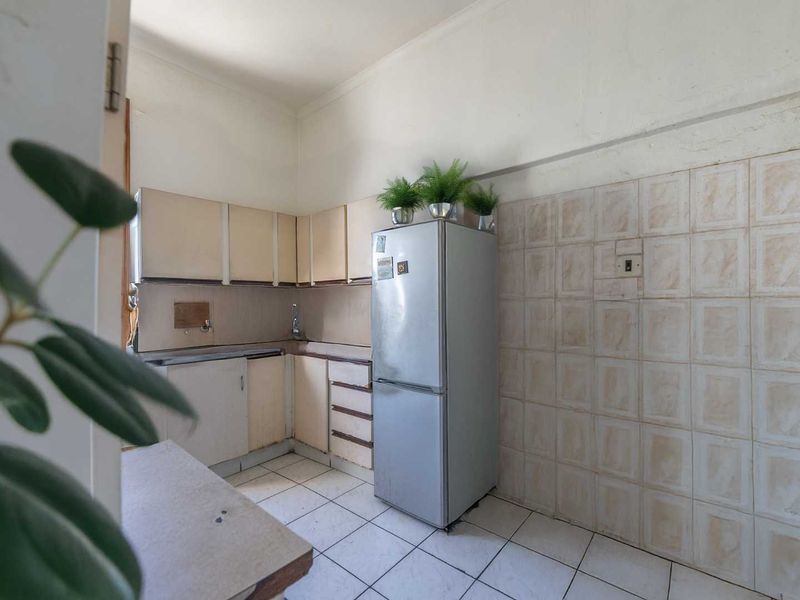 Renovators Dream Home - Photo 10