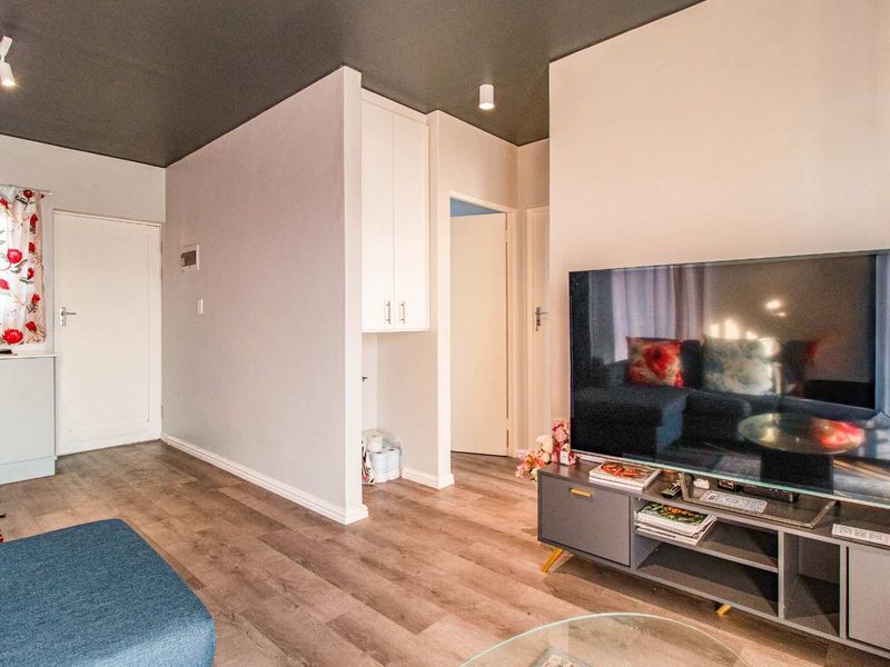 A modern two-bedroom apartment where comfort, convenience, and natural beauty come together. - Photo 6