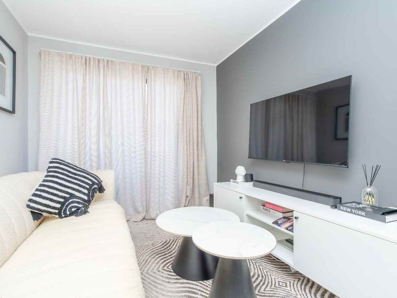 Modern Affordable Apartment in Prime Location - Photo 10