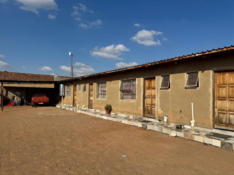 Investment property for sale in Soshanguve block X - Photo 4