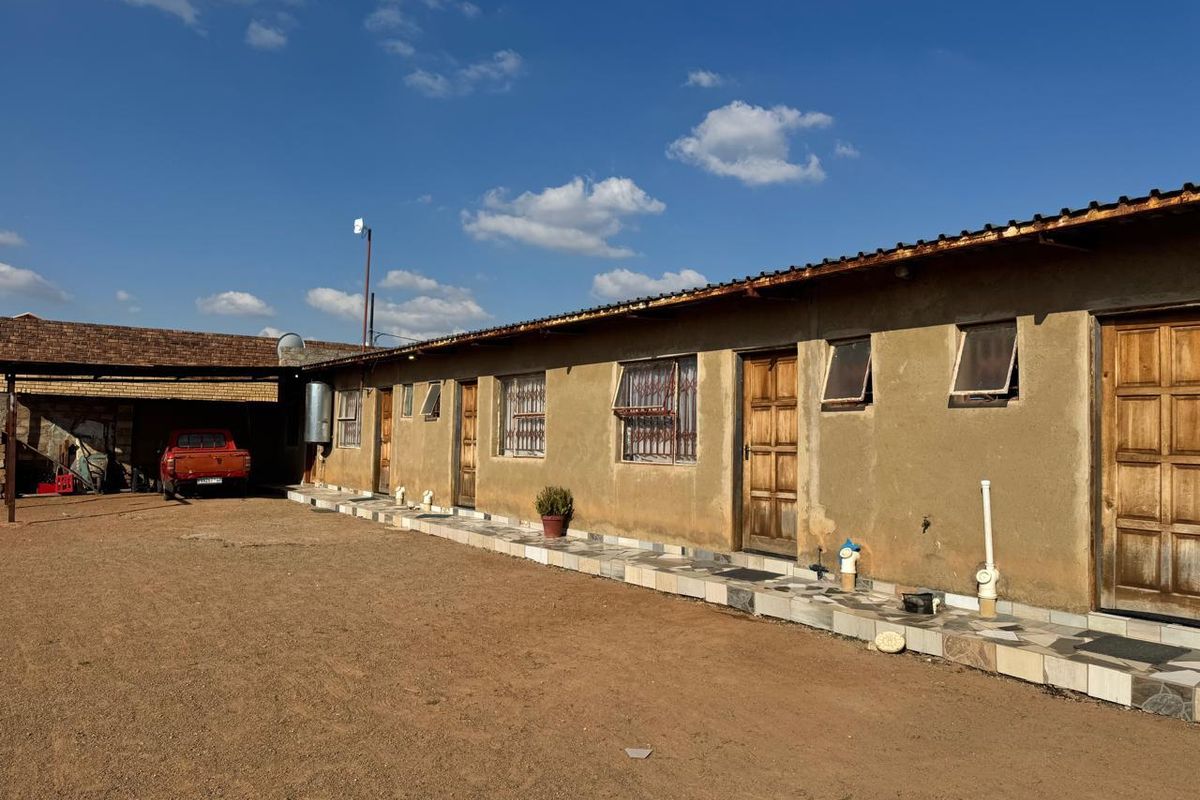 Investment property for sale in Soshanguve block X - Photo 4