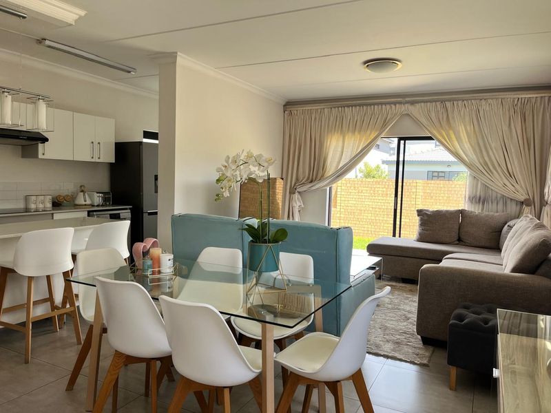 3 bedroom Townhouse - Find Your Family’s Perfect Home in Thatchfield Ridge - Photo 3