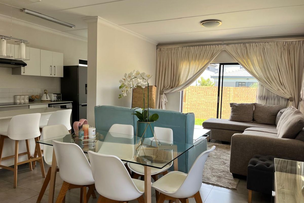 3 bedroom Townhouse - Find Your Family’s Perfect Home in Thatchfield Ridge - Photo 3