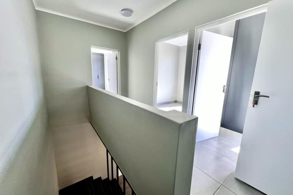 3 Bedroom Townhouse FOR SALE in Kleine Kuppe - Photo 5