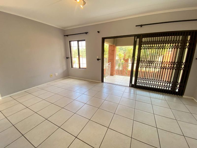 Garden Unit Living with Space, Security & Convenience in Glenvista - Photo 8