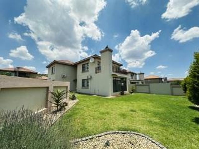 Spacious 3-Bedroom Family Home To Rent in Wild Teak Estate, Montana - Photo 2