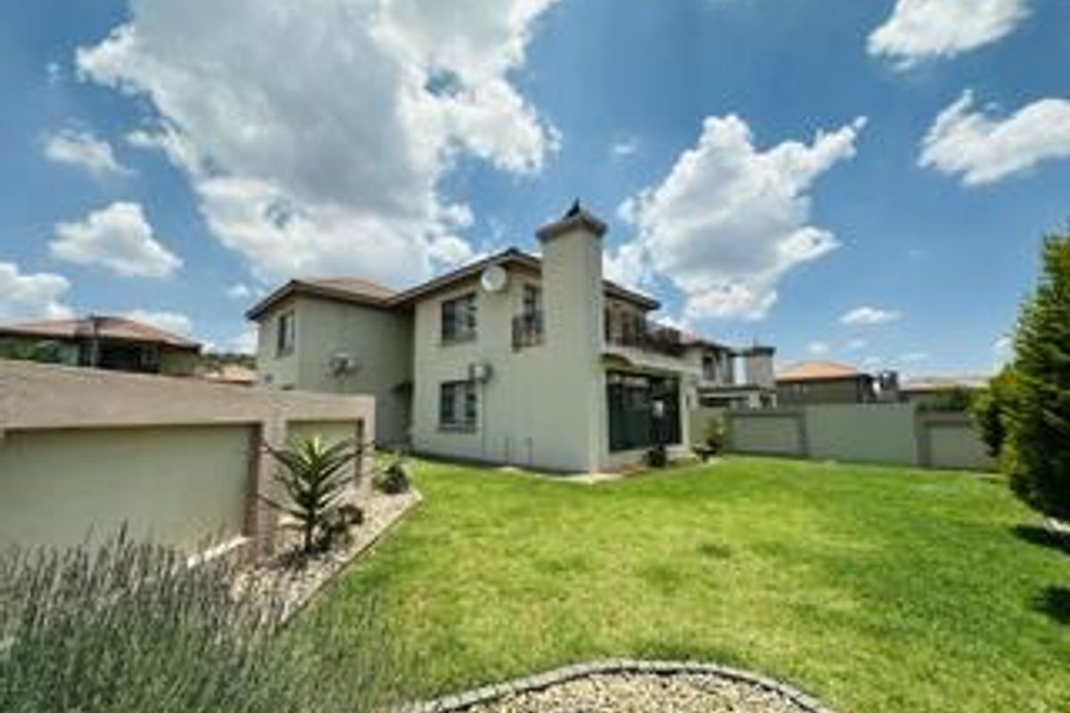 Spacious 3-Bedroom Family Home To Rent in Wild Teak Estate, Montana - Photo 2